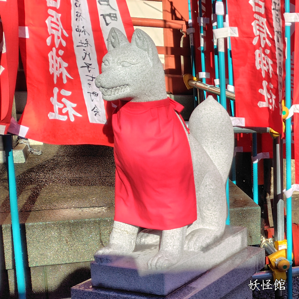 2025年。吉原神社に奉納された九郎助稲荷 神孤像|吉原遊郭 稲荷の謎